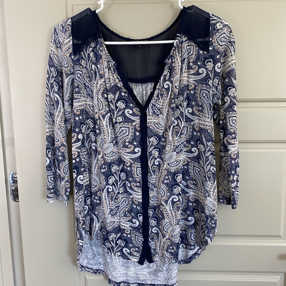 Comfy shirt with half sleeves.